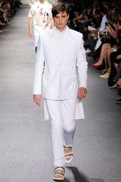 Look 38